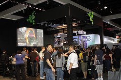 #001Υͥ/E3 2011RazerStar Wars: The Old RepublicפȤΥåʤо졣Star WarsͤΥޥ䥭ܡɤ򻣱ƤƤ