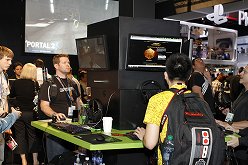 #002Υͥ/E3 2011RazerStar Wars: The Old RepublicפȤΥåʤо졣Star WarsͤΥޥ䥭ܡɤ򻣱ƤƤ