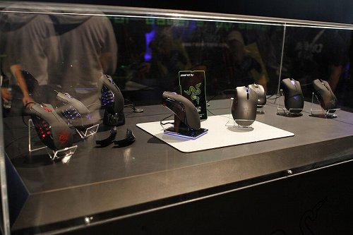#023Υͥ/E3 2011RazerStar Wars: The Old RepublicפȤΥåʤо졣Star WarsͤΥޥ䥭ܡɤ򻣱ƤƤ